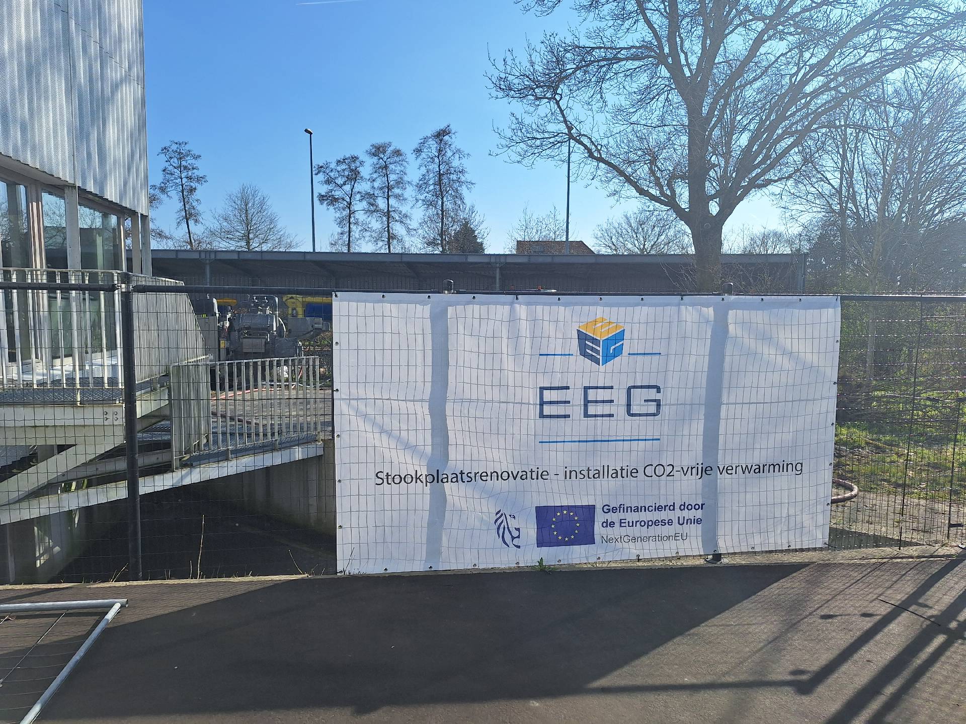 EEG rénove les chaufferies de quatorze bâtiments de service de l’Agence des Routes et de la Circulation.