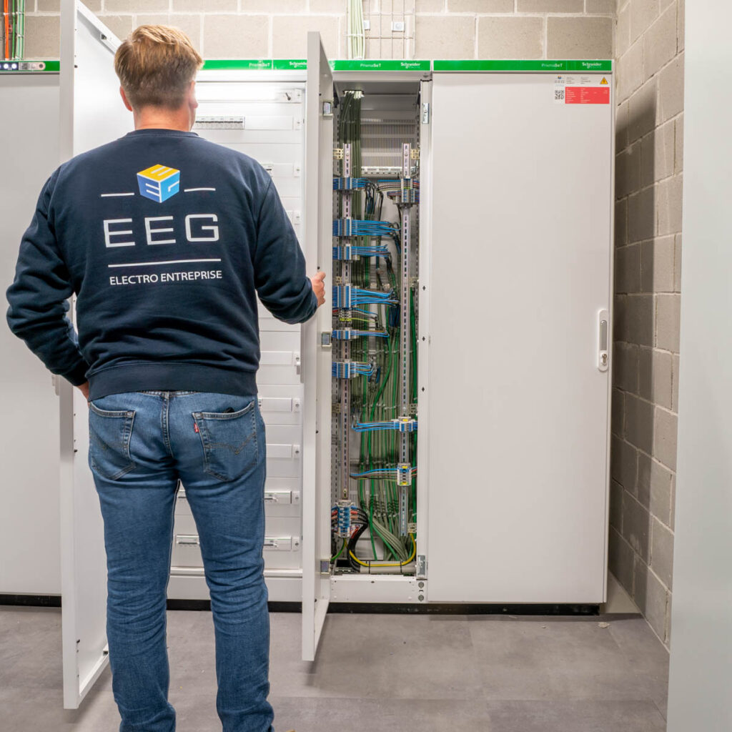 Multitechnieken voor het nieuwe iconische gebouw van TVH Equipment Waregem