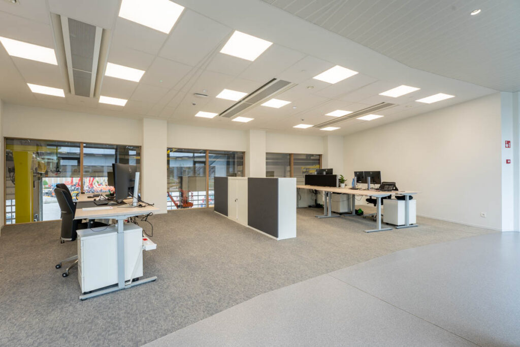 Multitechnieken voor het nieuwe iconische gebouw van TVH Equipment Waregem
