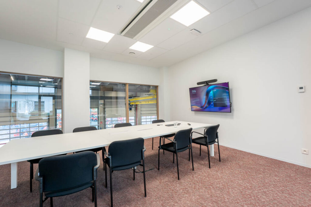Multitechnieken voor het nieuwe iconische gebouw van TVH Equipment Waregem