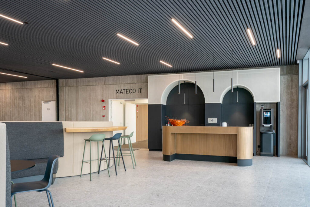 Multitechnieken voor het nieuwe iconische gebouw van TVH Equipment Waregem