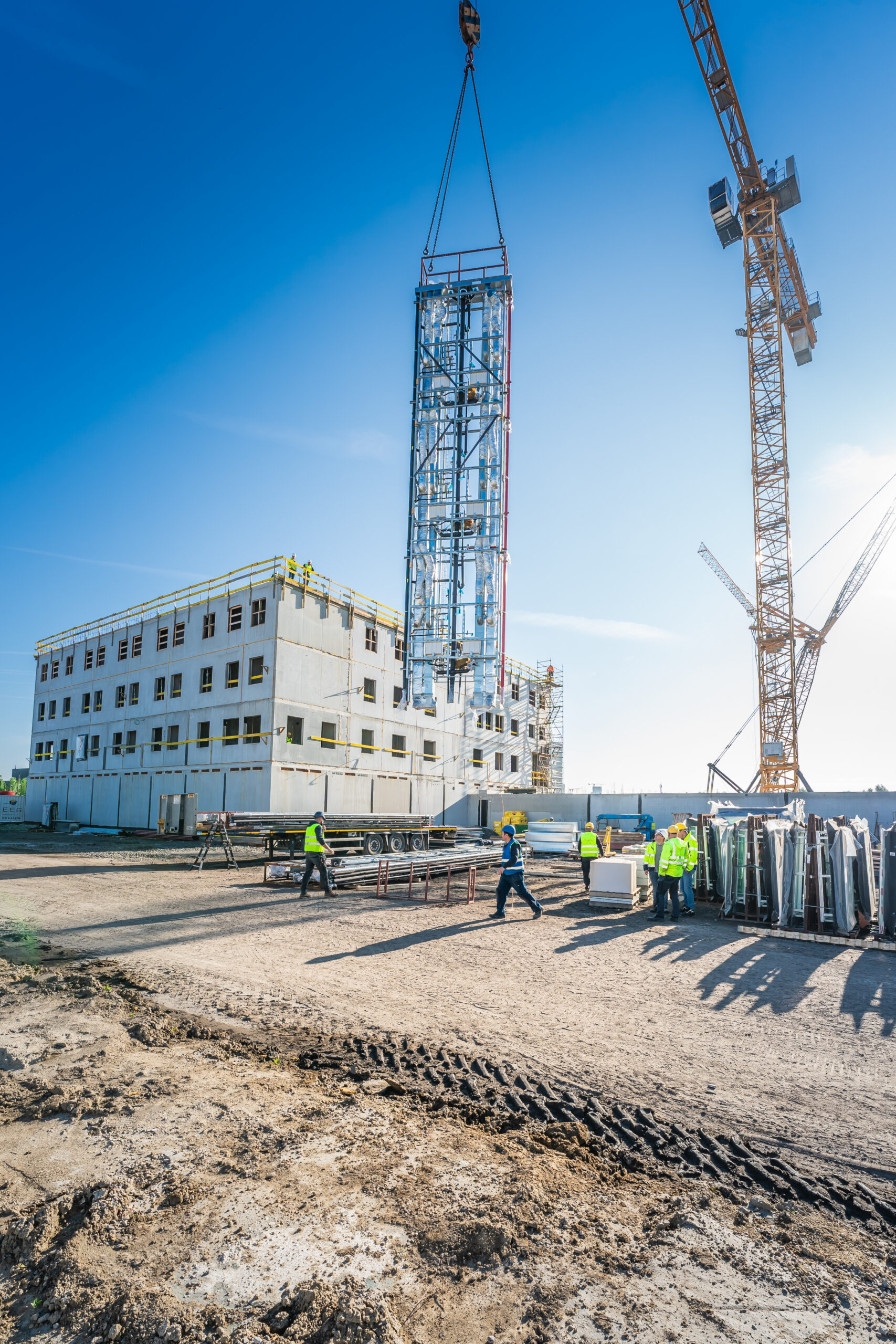 Multitechnieken en prefab techniekenkokers voor het Arresthuis Antwerpen