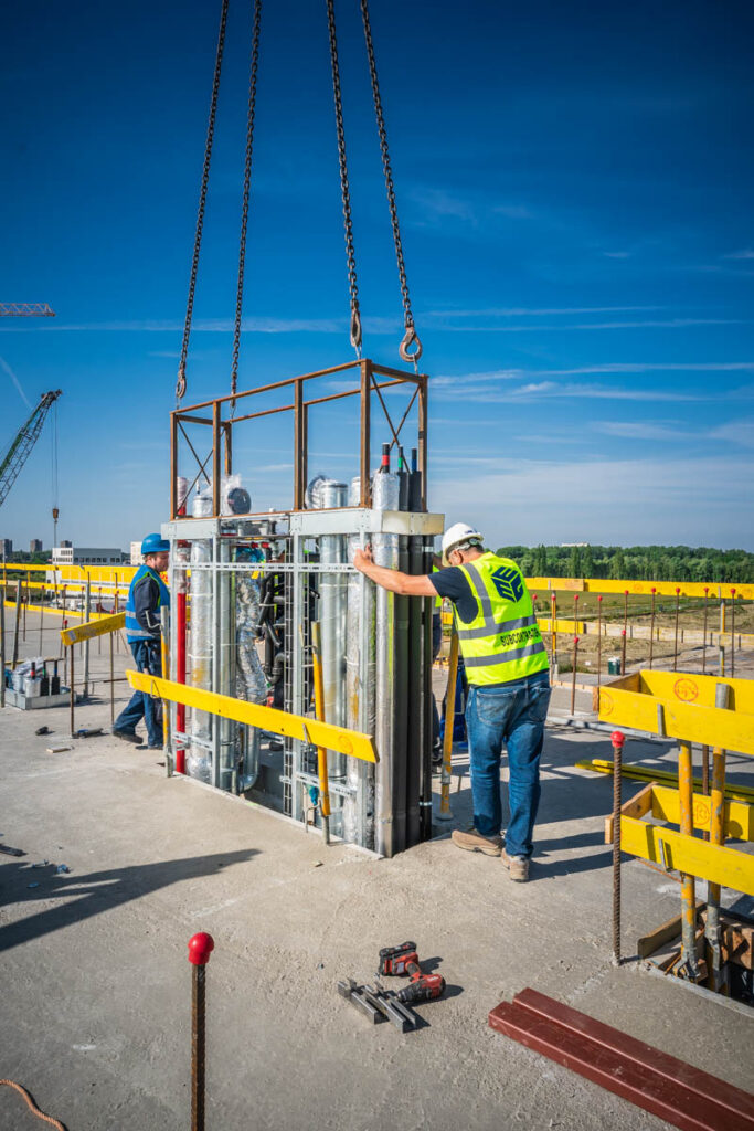 Multitechnieken en prefab techniekenkokers voor het Arresthuis Antwerpen