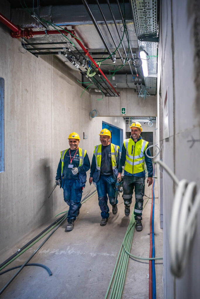 Multitechnieken en prefab techniekenkokers voor het Arresthuis Antwerpen